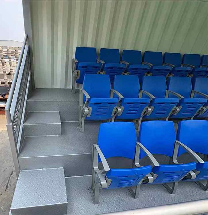 Container-Tribüne kompakte, geschlossene Form, die einem Standard-Schiffscontainer ähnelt, für einfachen Transport und Lagerung durch Veranstaltungslogistiker