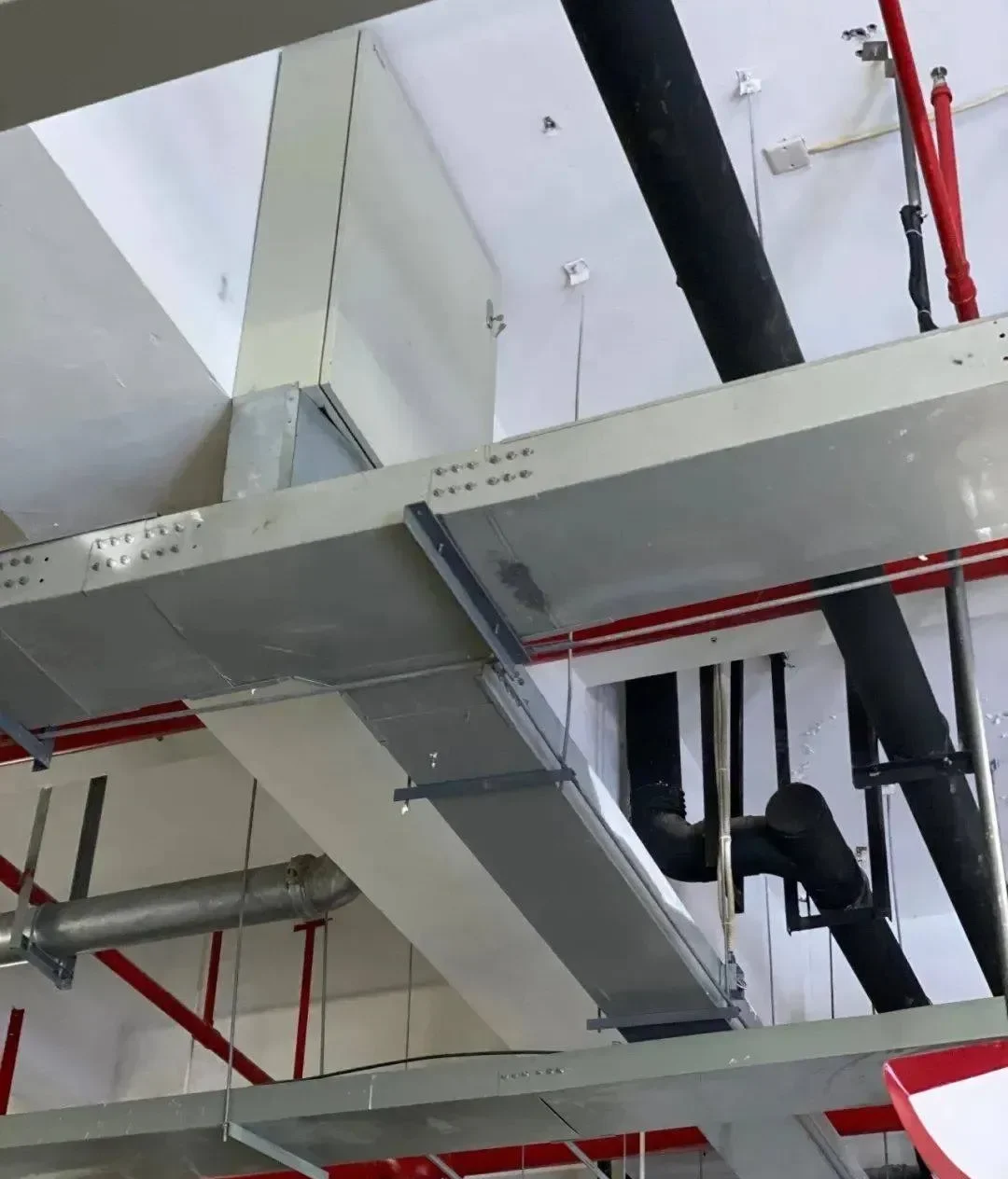 Kabelträger erleichtern die reibungslose Installation elektrischer Schaltkreise in Gebäuden.
